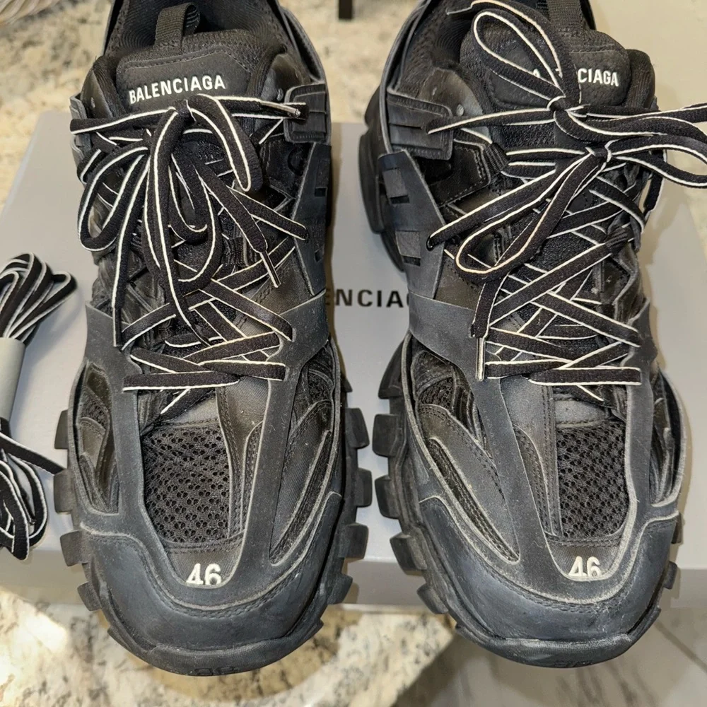 Balenciaga Men's Black Sneakers - Picture 2 of 8